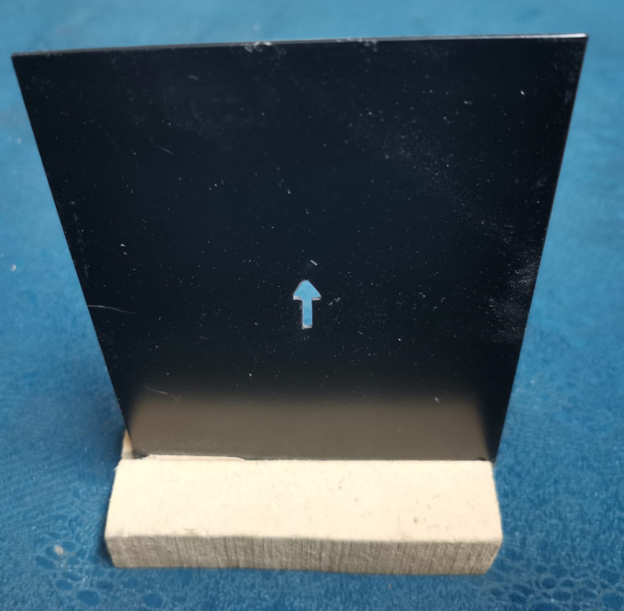 Plate Screen With Hole Black