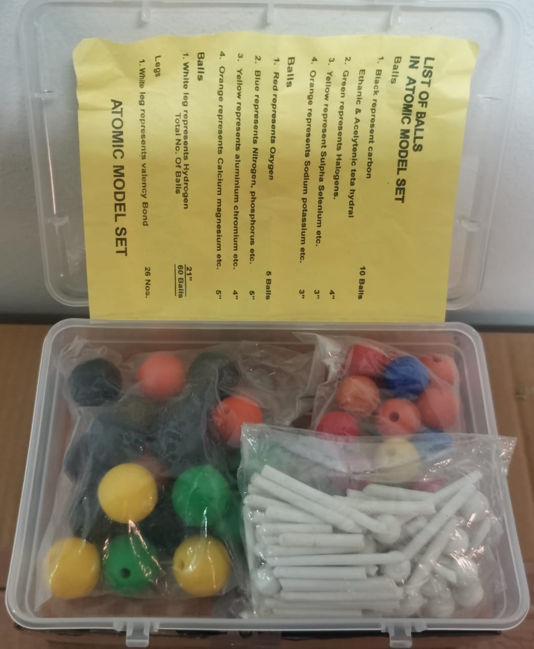 ATOM MODEL SET OF 60 BALLS